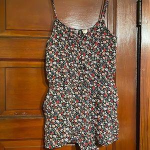 H&M Romper Size 8 - Flower print with pockets